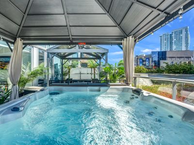 Paradise City – Skyline Hot Tub