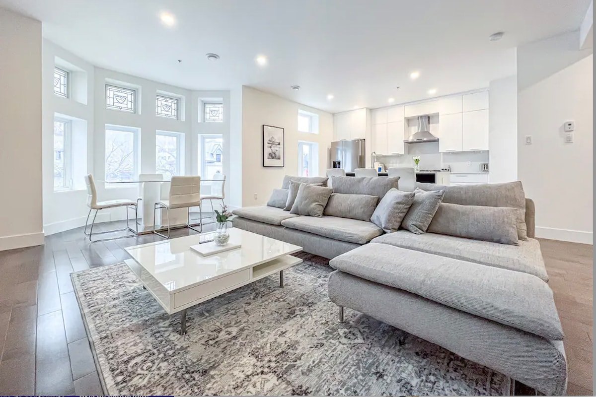 Incredible High-End 3BR – Downtown Montreal gallery image 2