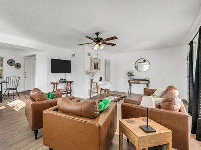 Cozy home w Fire pit! 5 miles to Stockyards