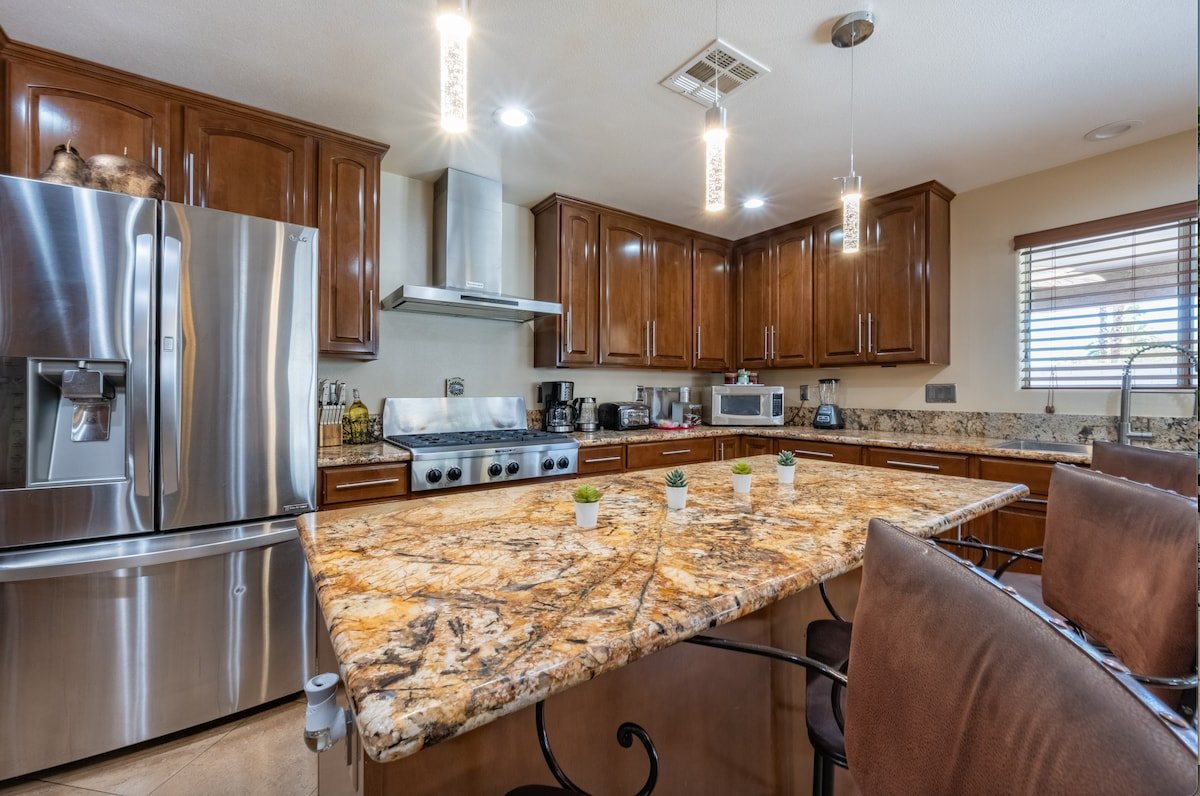 Villa Beach house 16+Pool & Spa. 9min from strip! gallery image 3