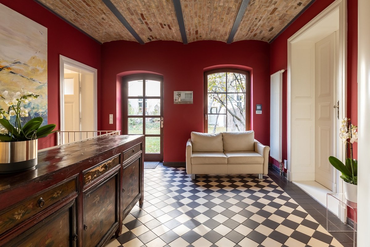 Historic single Mansion near City center of Berlin gallery image 5