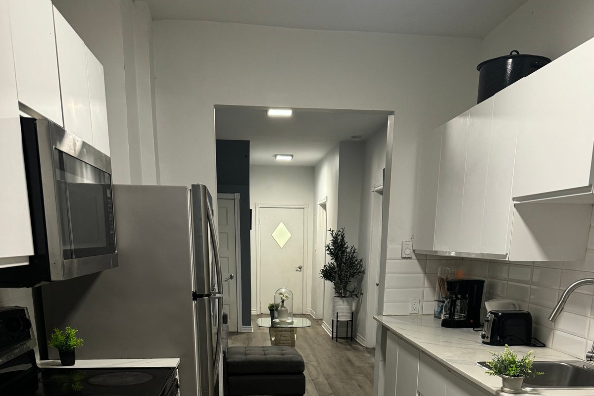 Cozy 3 Bedroom Home Near Downtown!