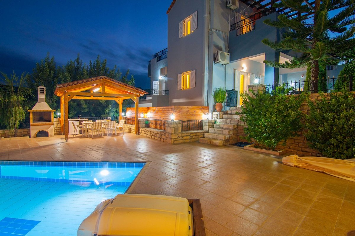 Blue Villa – 8 Bedrooms 2 Pools gallery image 5