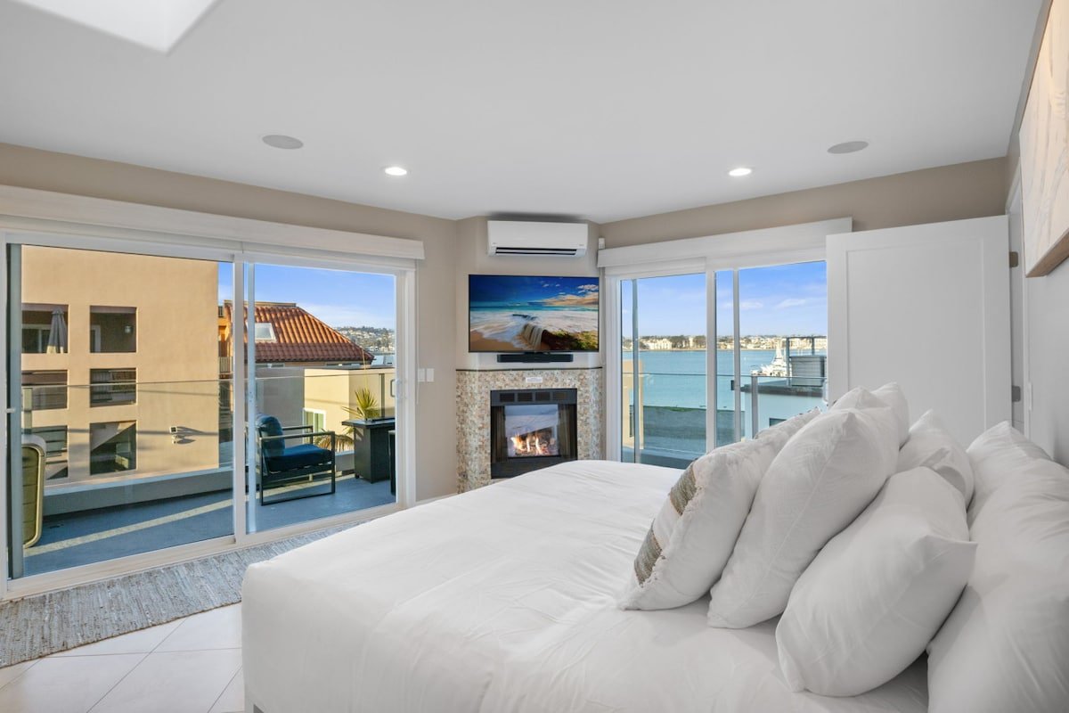 NEW Luxury Meets Beach | BayFront + HotTub/Firepit gallery image 5
