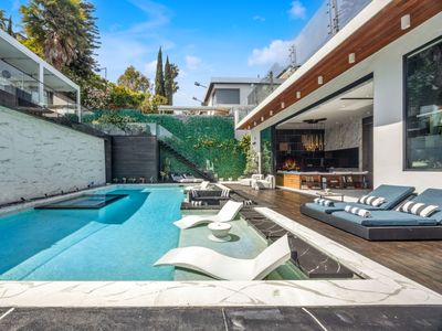 Exclusive Hollywood Hills Villa W Tennis Court
