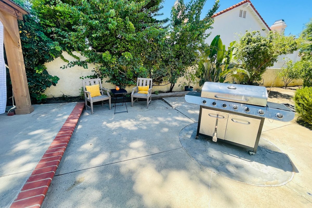 California Dream House w pool & tennis court gallery image 4