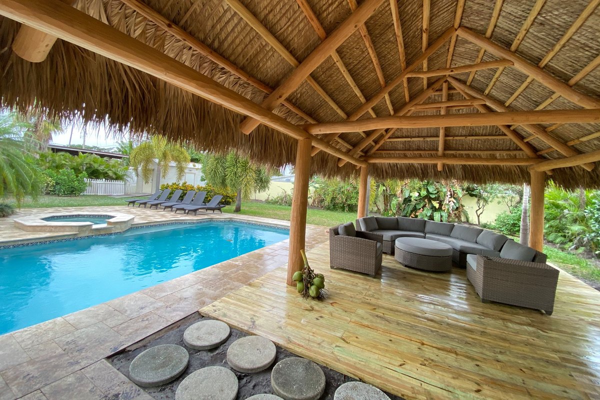 Paradise Resort, With Pool, Mile away from beach