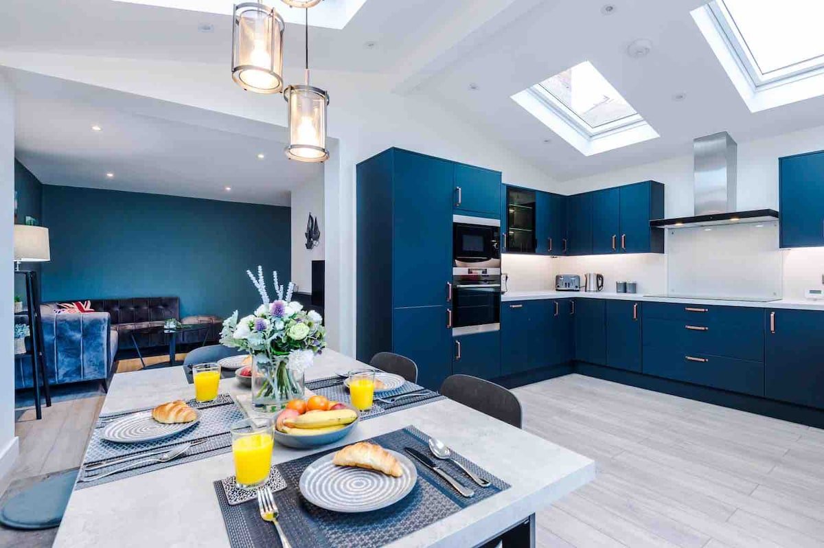 SLD Altrincham Spacious 3 Bedroom House gallery image 4