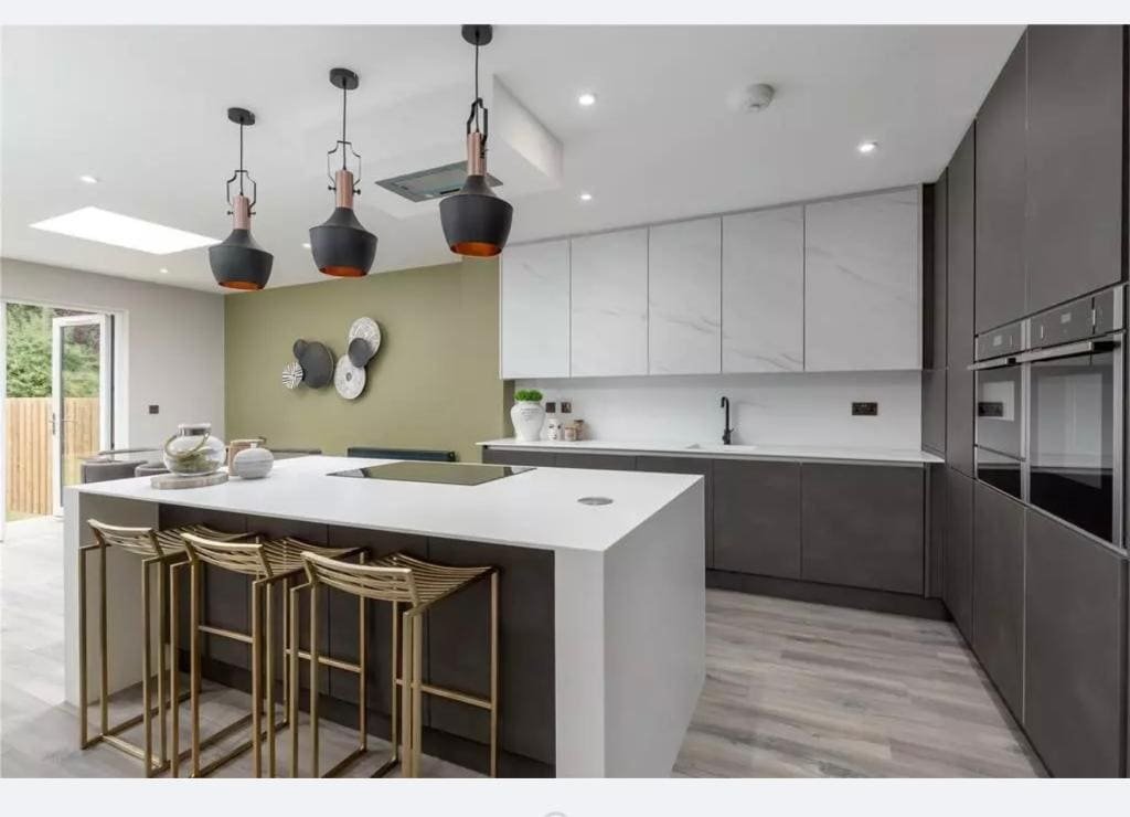 Luxury City Villa w/ Garden & Hot Tub, sleeps 6 -7 gallery image 5