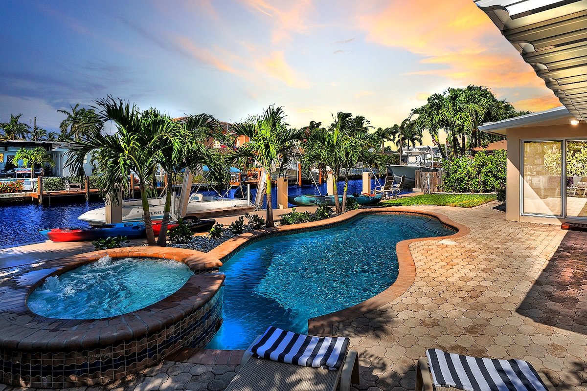 OASIS Views! 3mi BEACH+SPA+HTD Pool! gallery image 3