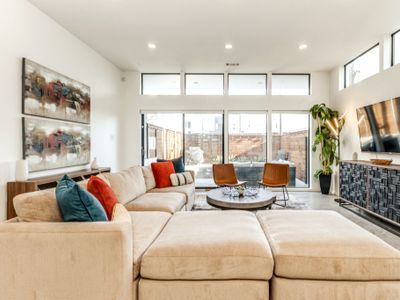 Cozy Modern Home + Private Pool + Central Location