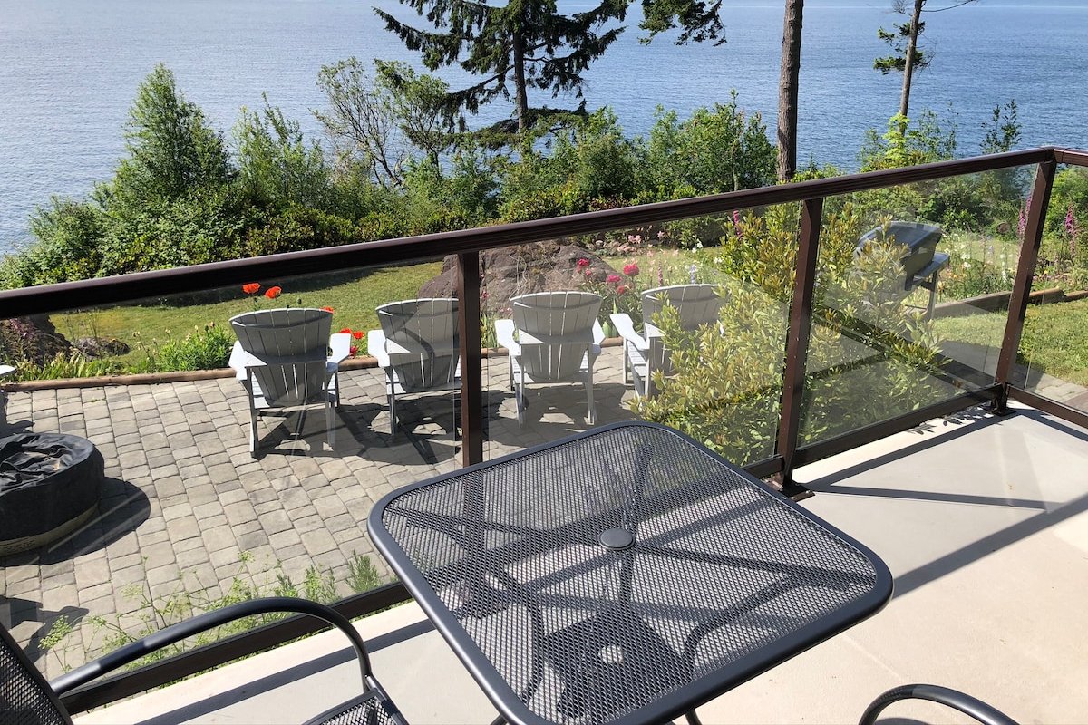 Great oceanfront, 4 bed/4 bath, private hottub gallery image 5