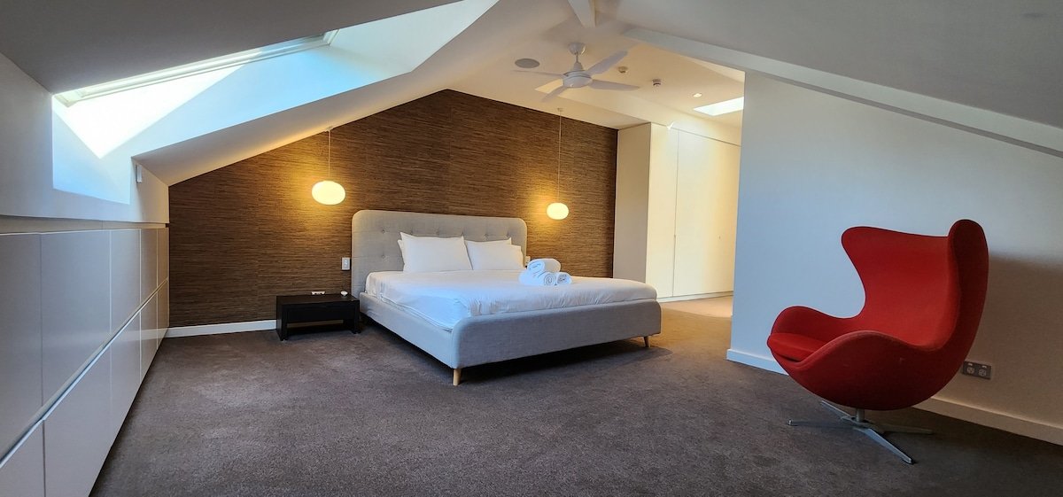 Absolute Waterfront with Oversized Private Terrace gallery image 5