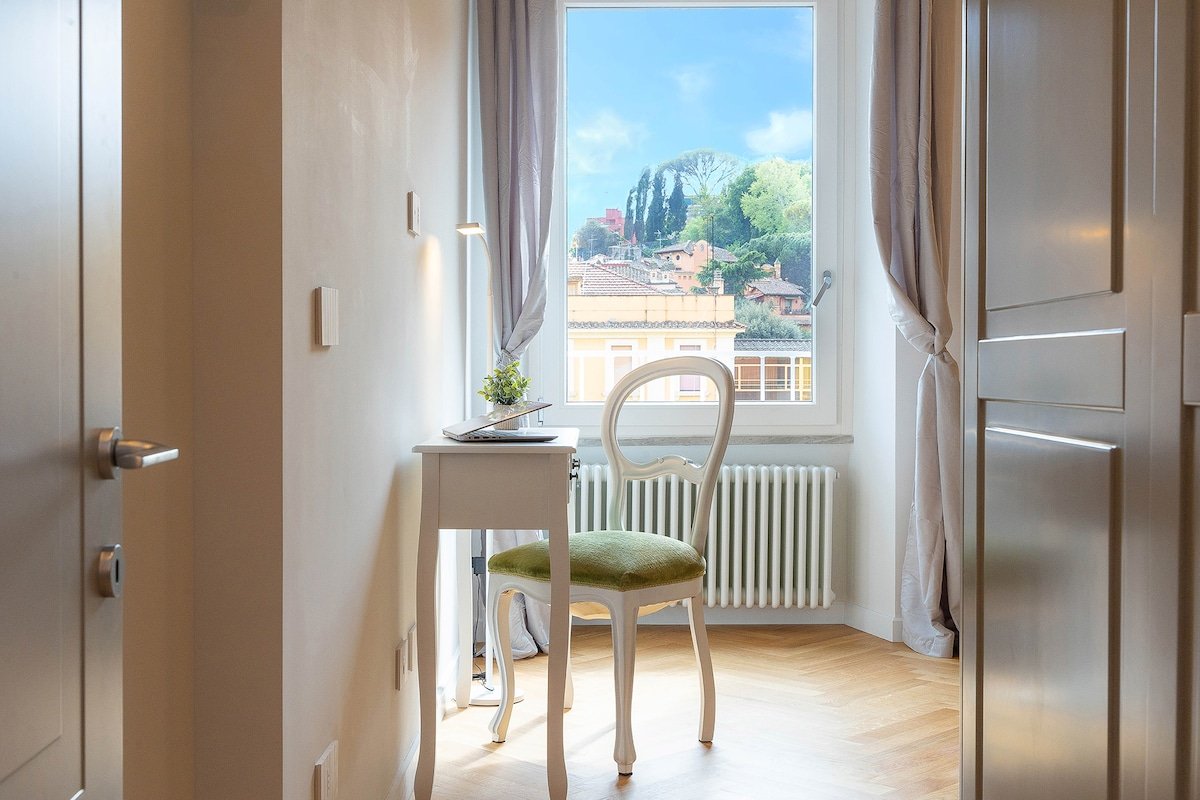 Trastevere Luxury 3 bdr TopFloor gallery image 3