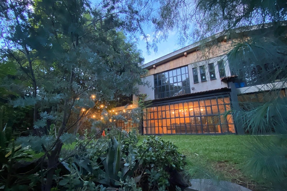 Coyoacán Luxurious Home & garden gallery image 2