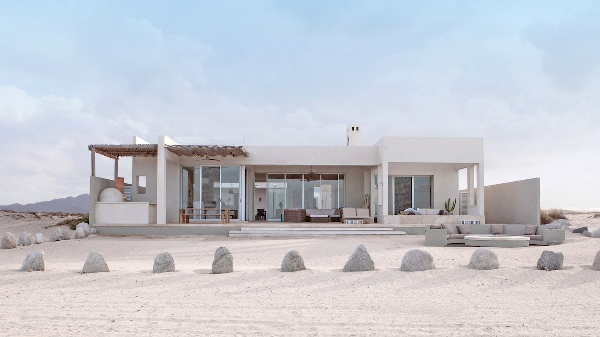 Elegant Private Oceanfront Villa on the Beach!