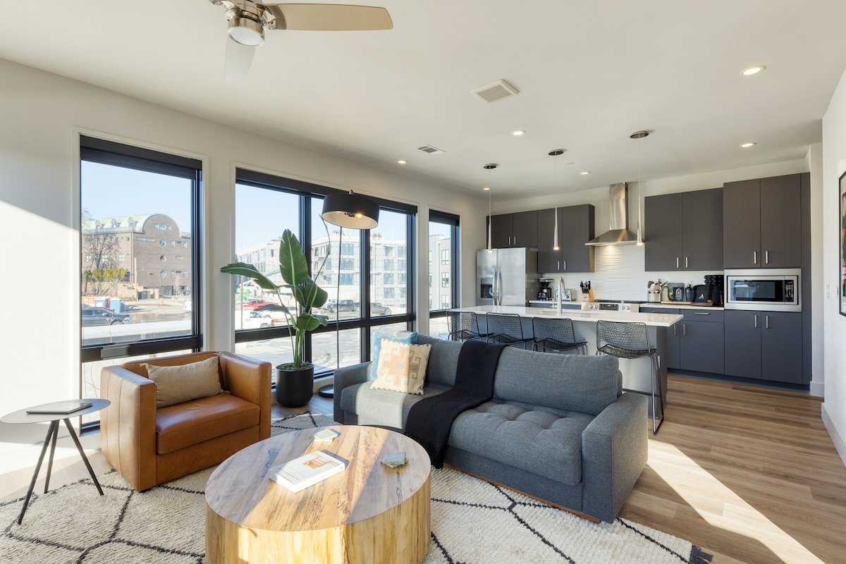 Sleeps 18 | 3 Modern Midtown Apartments, Gym+Pool gallery image 3