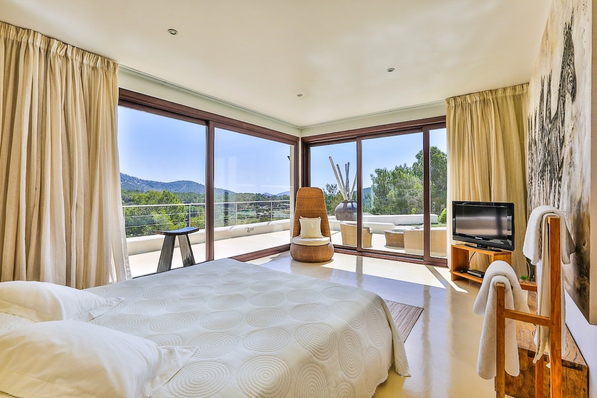 Mountain views- Cala Jondal- Infinity Pool gallery image 3