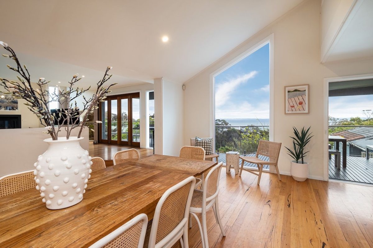 Bay Views From Drury Lane gallery image 5