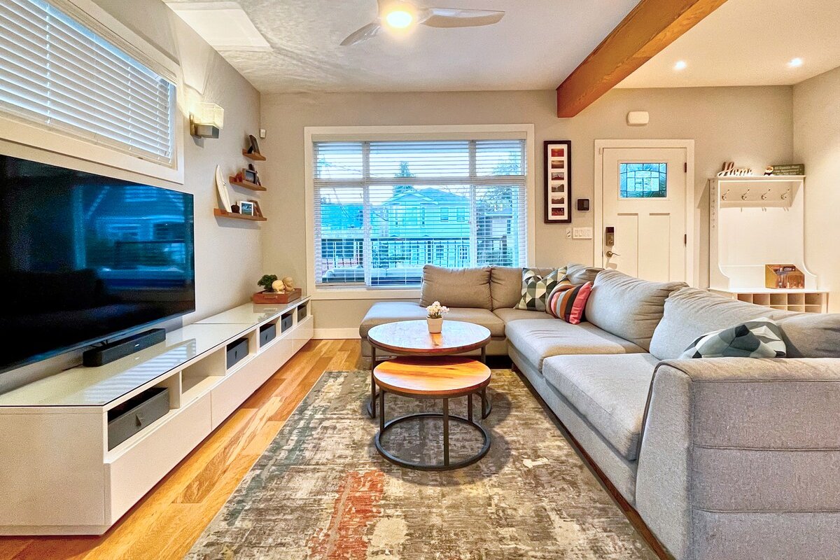 Luxury Home on the Drive with AC, Family-Friendly gallery image 3