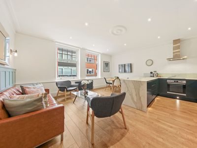 Best location for London sightseeing amazing flat