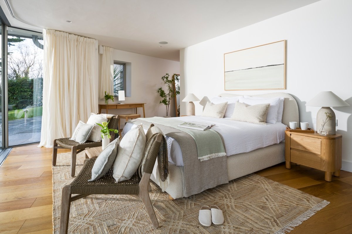 Seahorses a coastal sanctuary with pool & hot tub gallery image 3