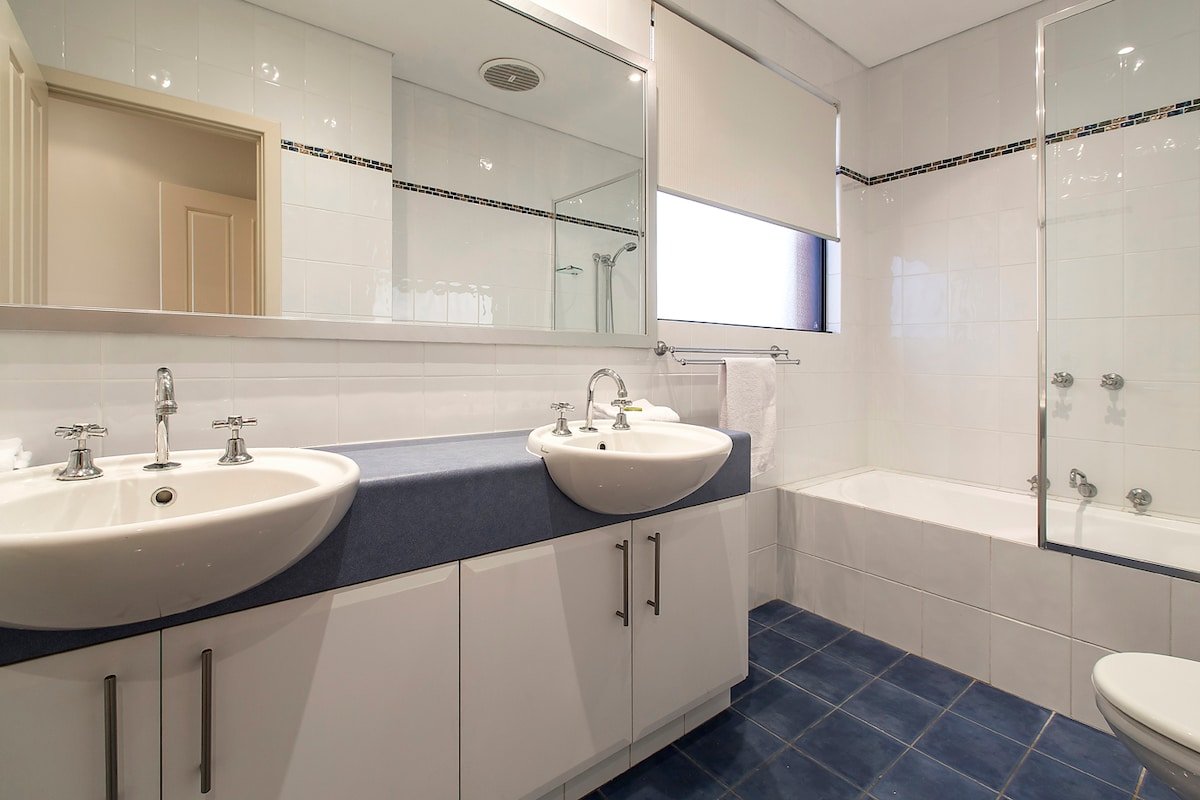 Regency Beach House 30B gallery image 5