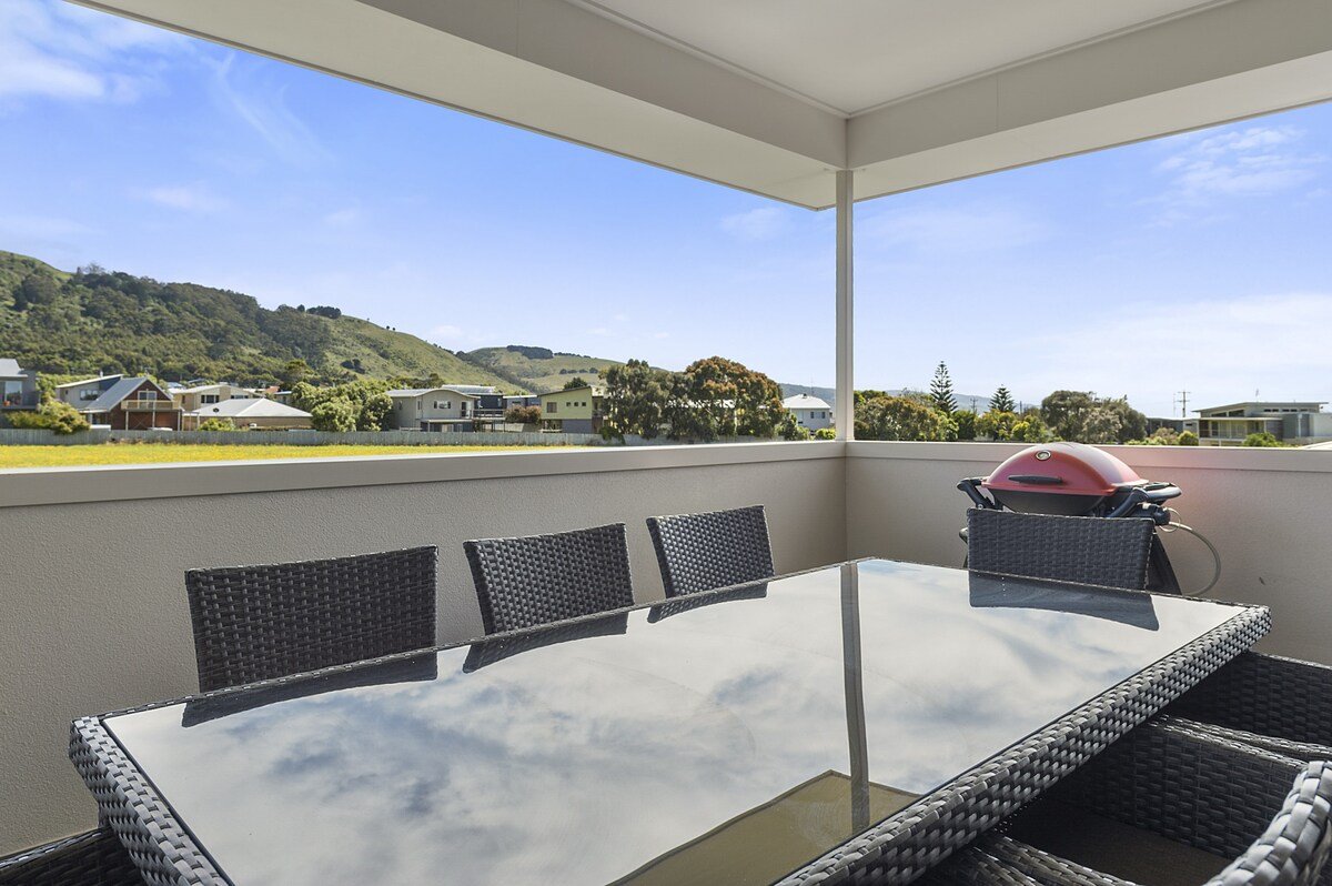 Sunrise on Apollo – Modern 5 bedroom home gallery image 4