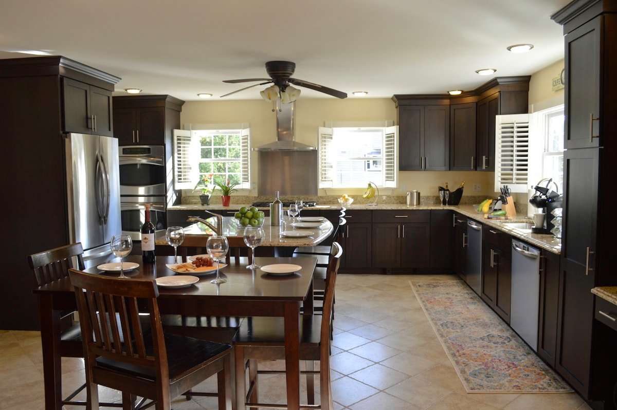 Beautiful and spacious home with early check in! gallery image 5