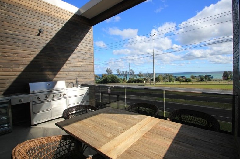 Dromana Luxury Beach Front – 4 Bedrooms gallery image 2