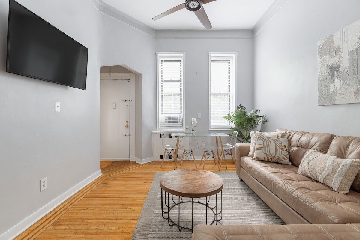 Huge 4 Bedroom, 2 Bath + Yard gallery image 4