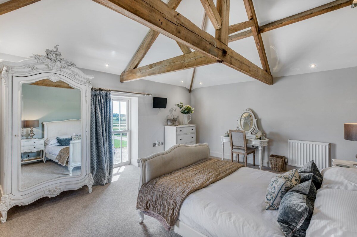 Dexter | Holiday at Home gallery image 3