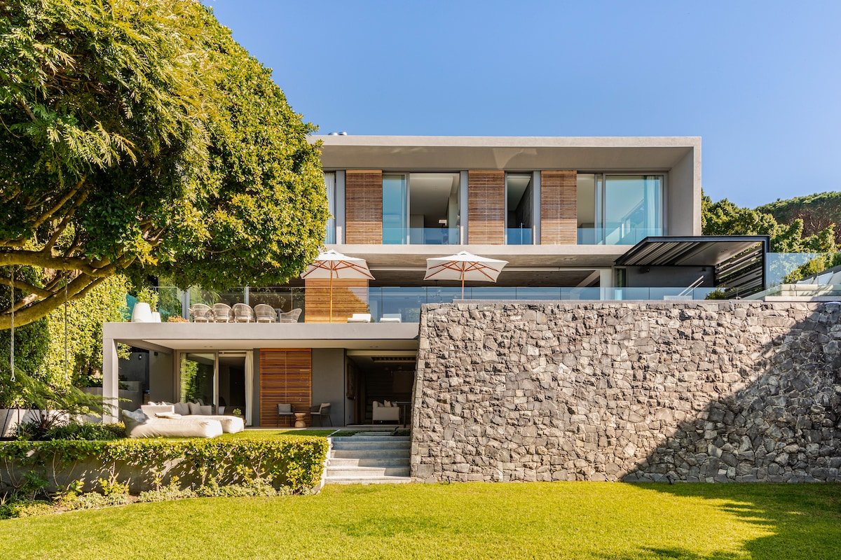 Stunning 4-Bedroom Higgovale Home with Views