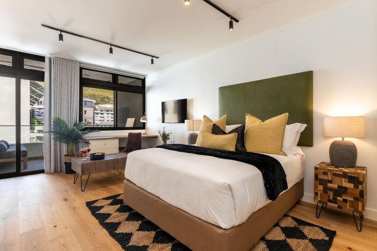 Jade Views Sea Point - Luxe Studio, balcony & views