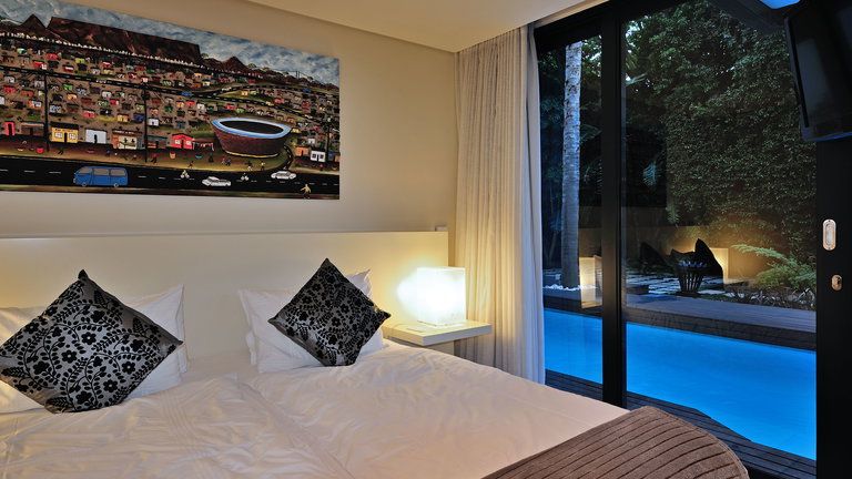 129 on Kloof Nek Two Bedroom Luxury Garden Apartment