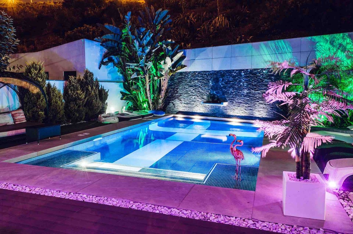 Palm Tree Villa gallery image 2