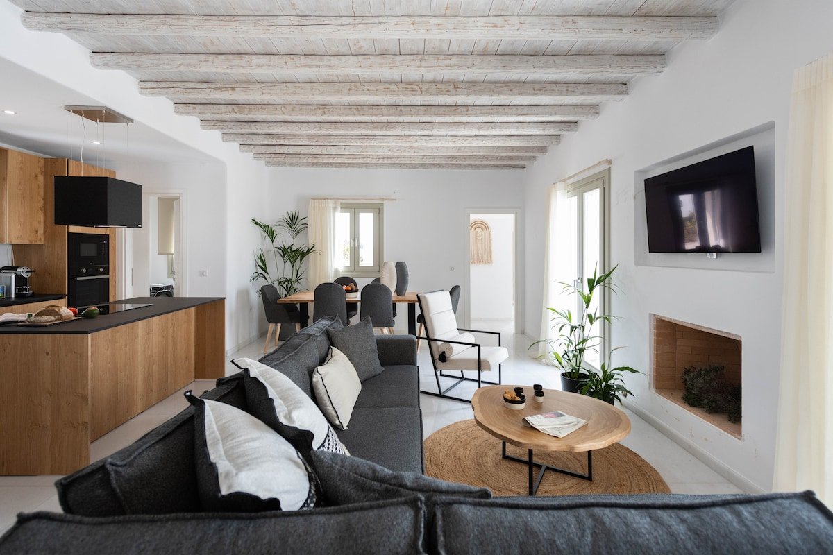 Black Villa with Jacuzzi & Sea View