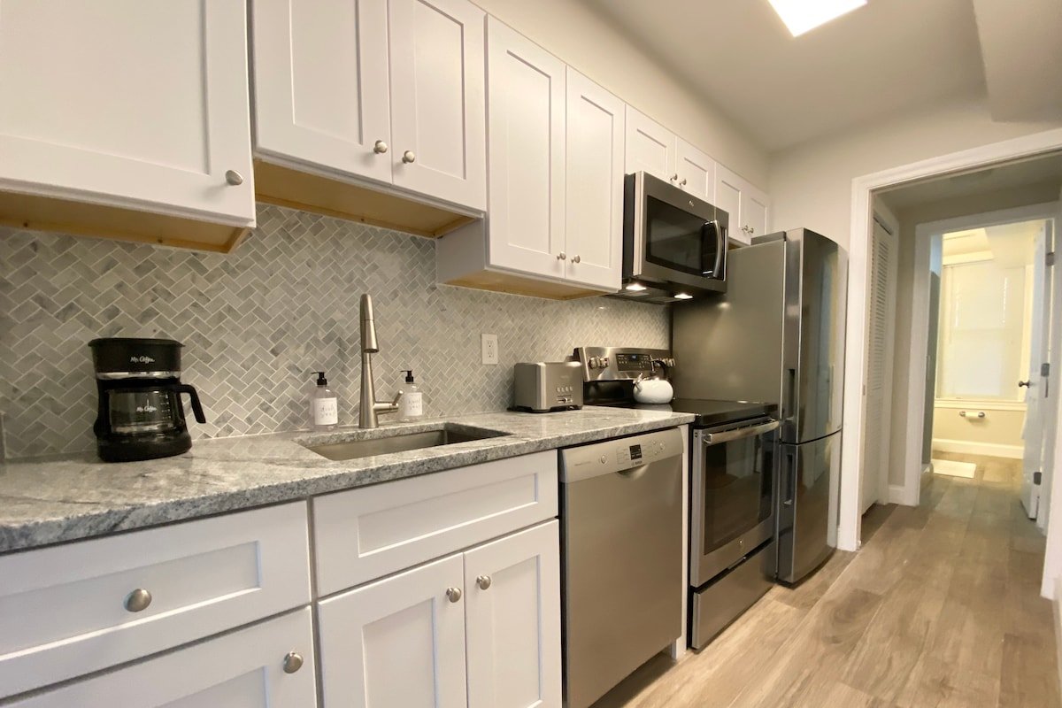 Stunning 2BR-Steps to the US Capitol + Parking! gallery image 4