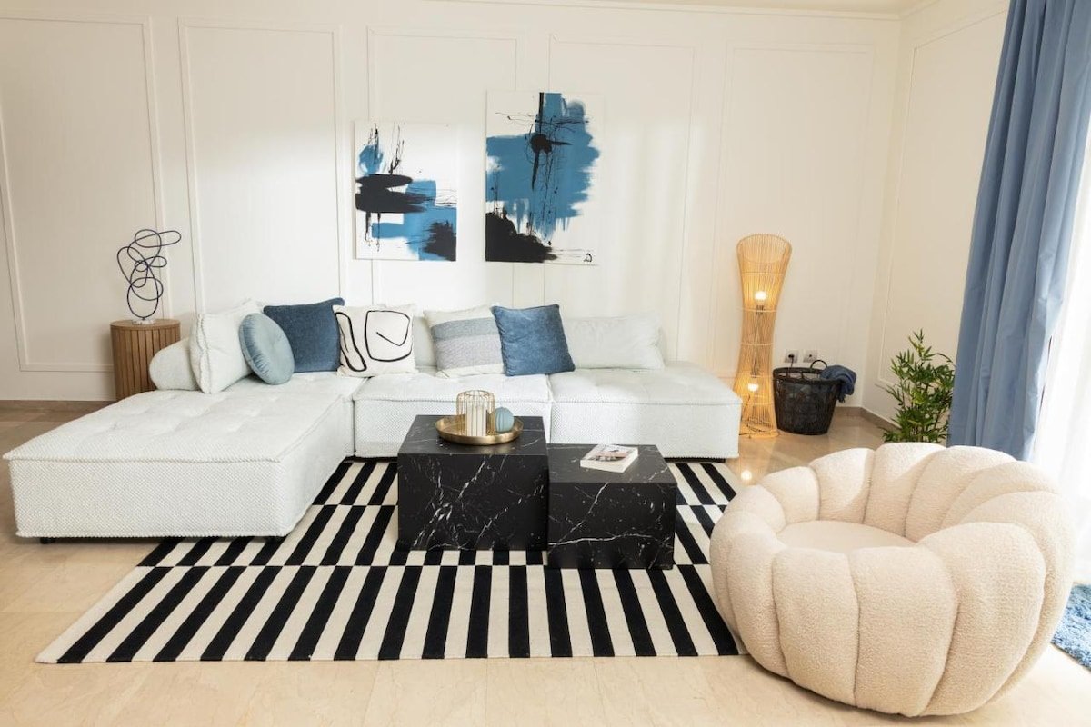 Champagne Sea View Apartment by BiNoBi! gallery image 5