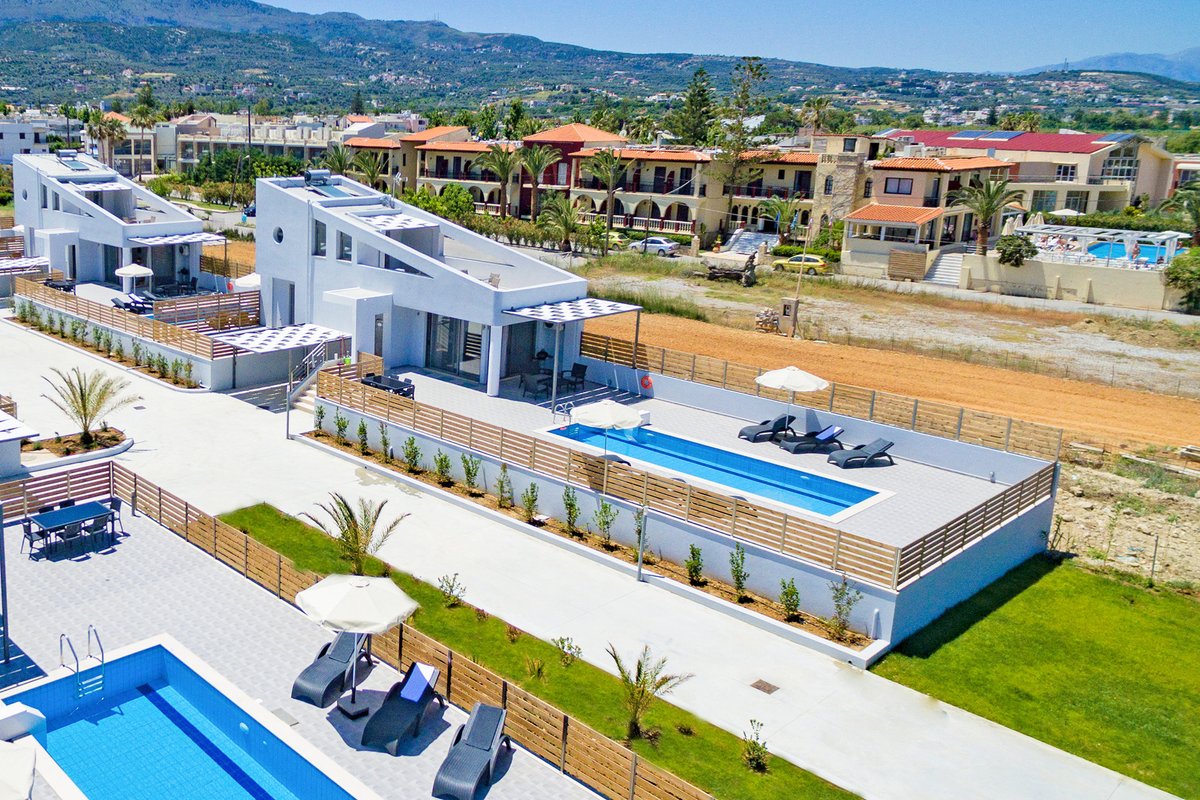 Blue oyster Beachfront villa, No car needed 2