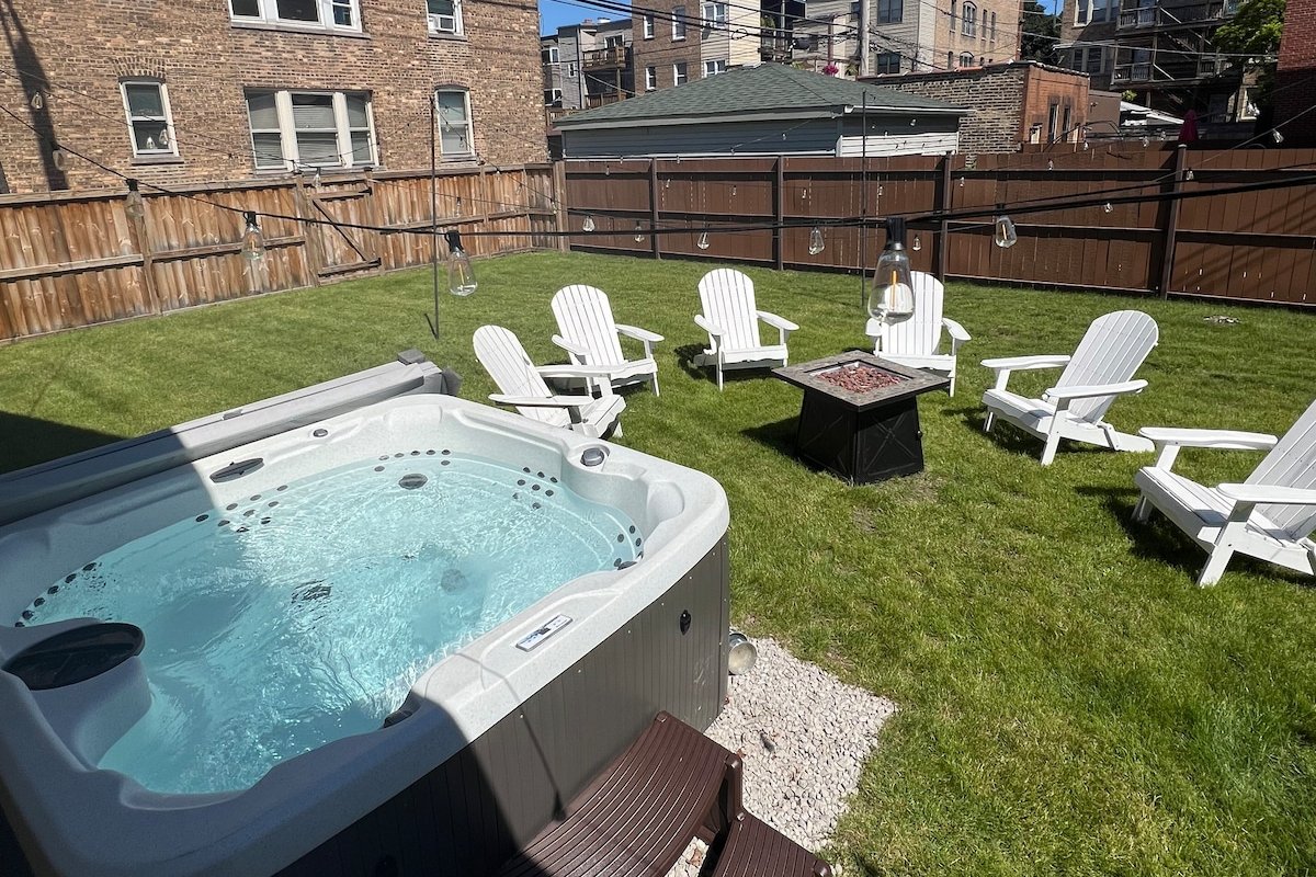 Andersonville Home for Groups! Hot Tub Yard Garage gallery image 4