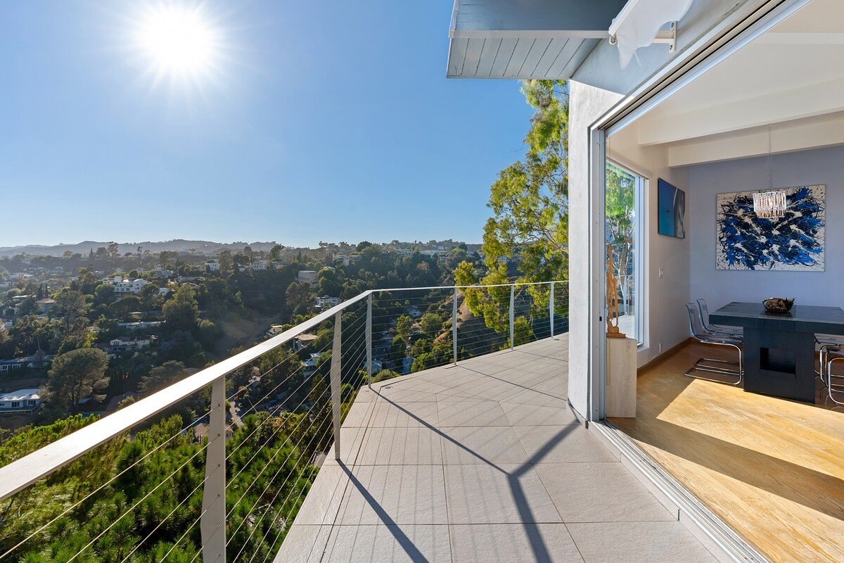 Iconic home Hollywood hills with amazing Views gallery image 3