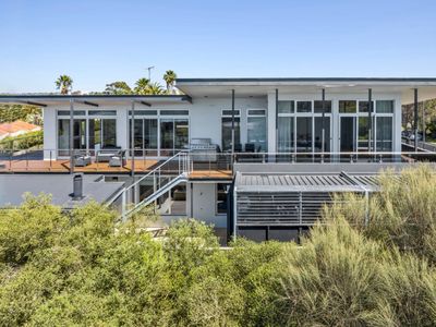 St Annes Beach Retreat I Walk to Beach