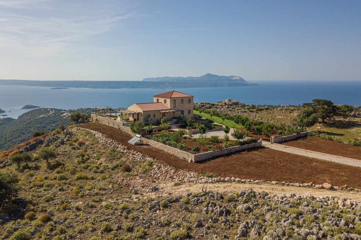 Aquila Villa, breathtaking view, big heated pool gallery image 2
