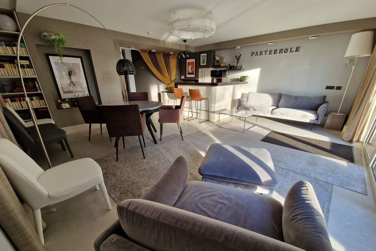 4 apart CONDO vs banquet hall gallery image 3