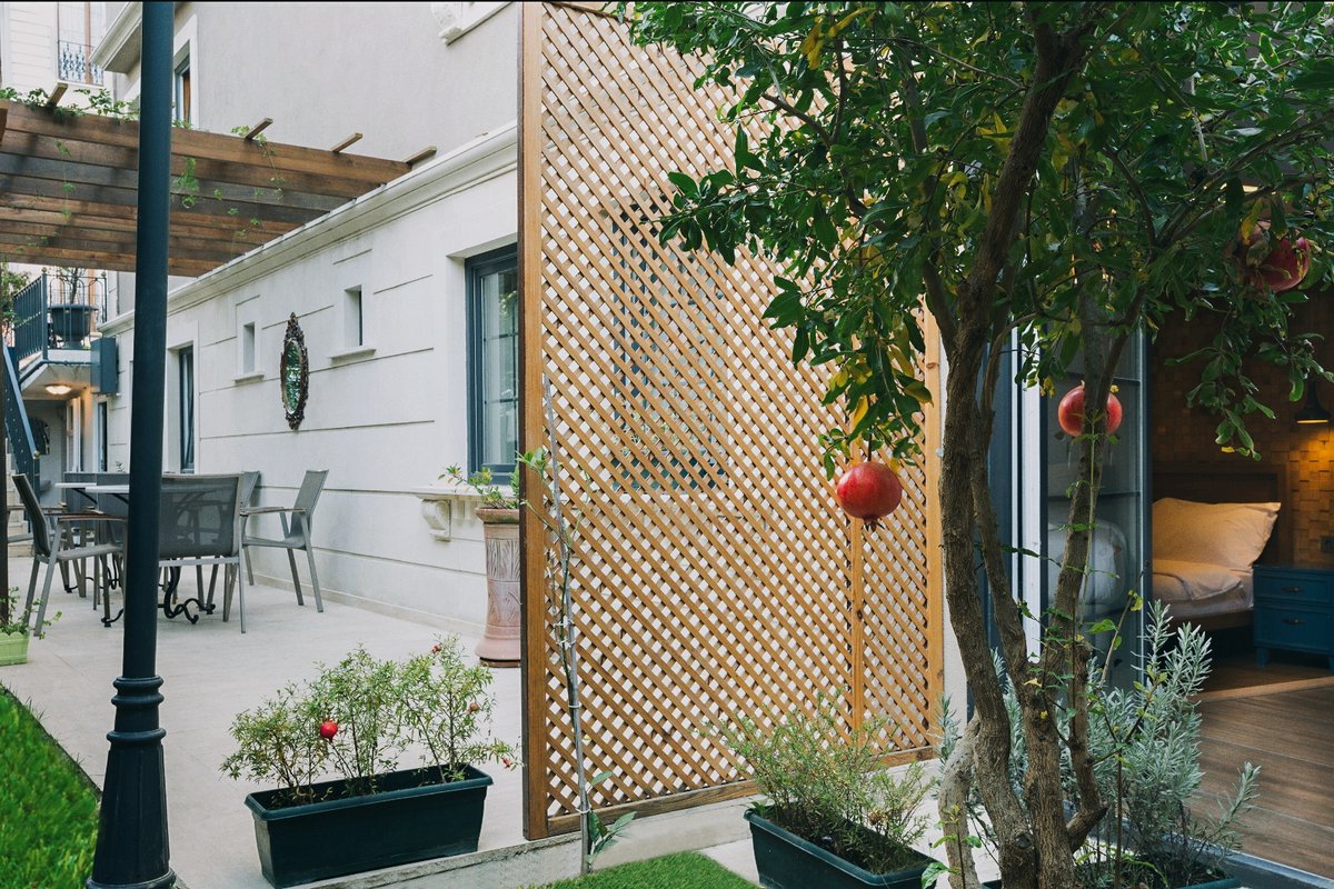 Oasis Adjacent Garden Suite – Central Old City