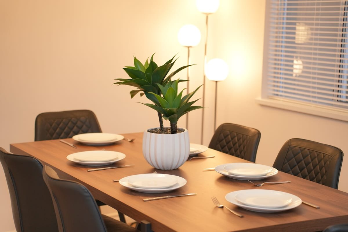 Home Base Van West – 5BR w/ long-term Deals gallery image 5