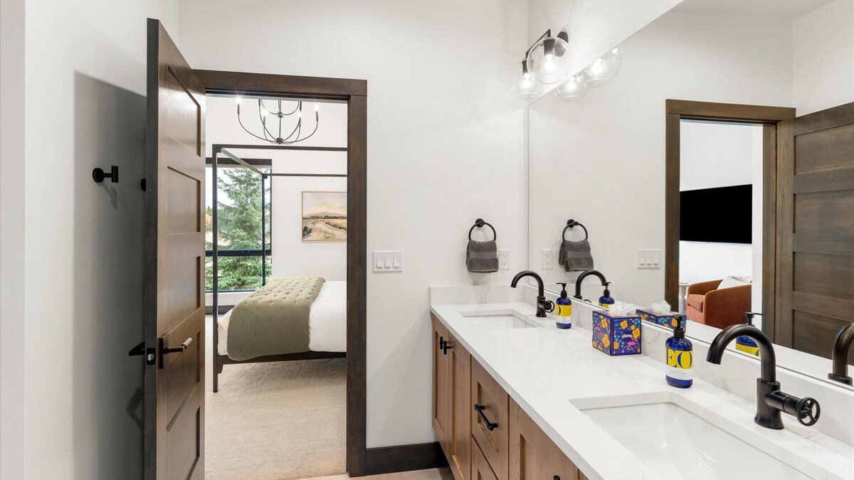 Whitefish Vista Retreat gallery image 3