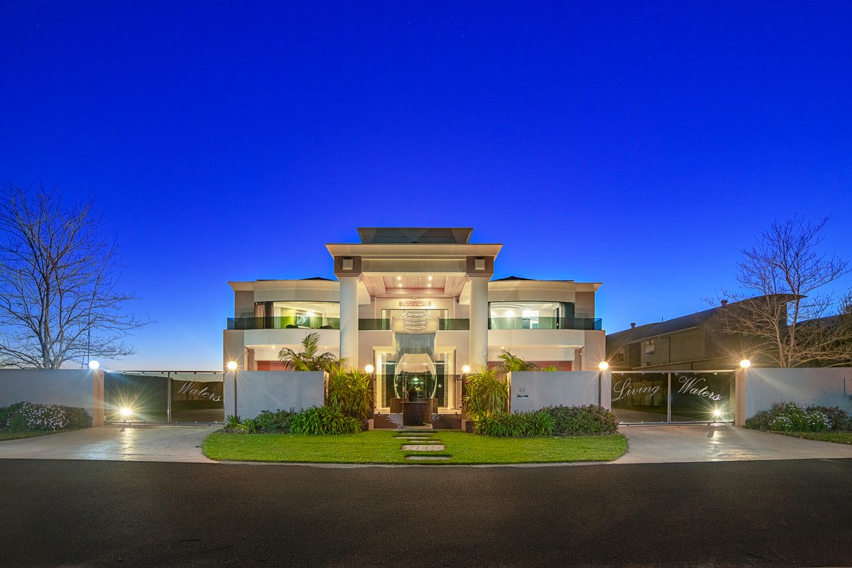 Canal Waterfront (all 6 bedrooms)