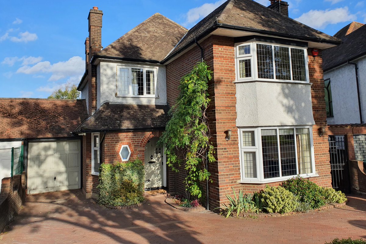 Spacious family house-amazing garden&opposite park